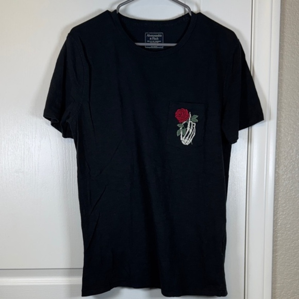 Abercrombie & Fitch Skeleton Hand Holding Rose Shirt Tattoo Size Med EUC #5959
